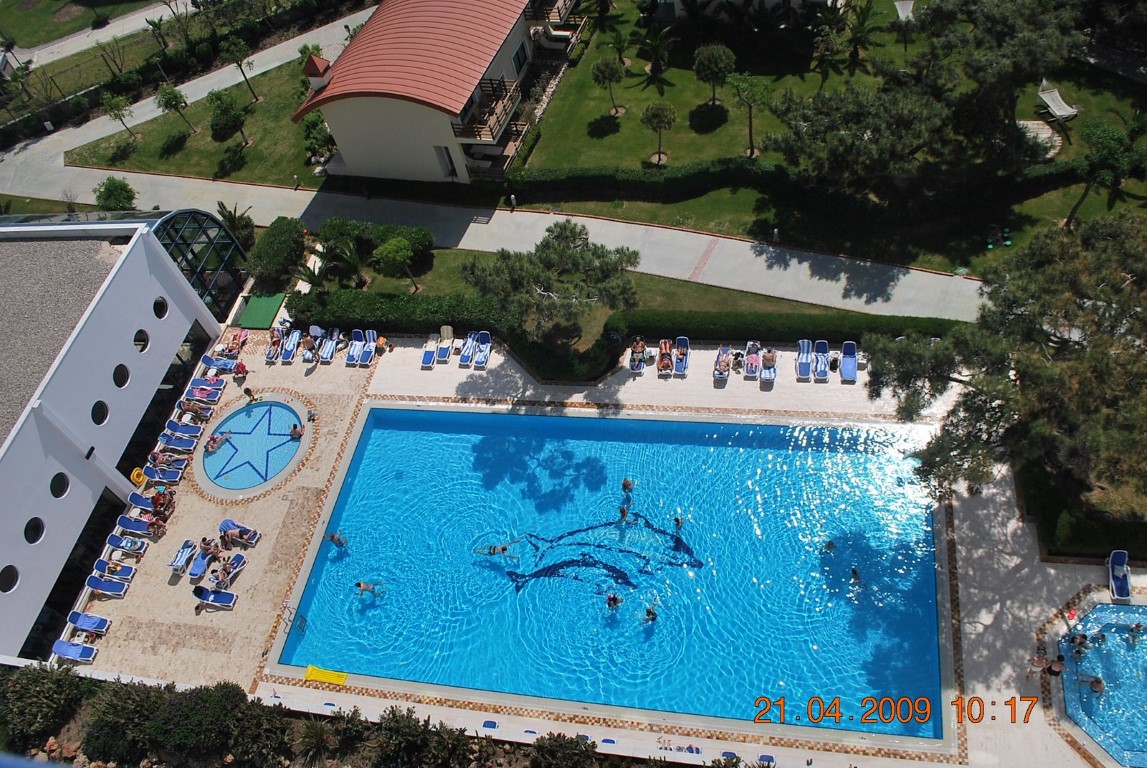 imagini hotel TITANIC LARA